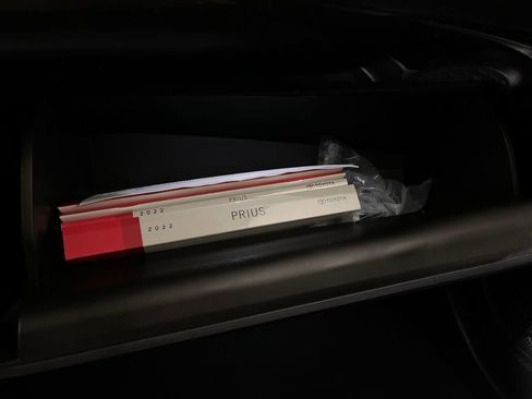 Certified 2022 Toyota Prius FWD image 25