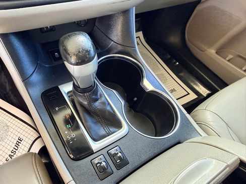 Used 2014 Toyota Highlander XLE image 12