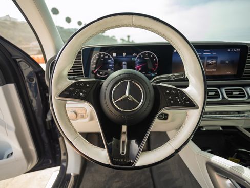 Used 2024 Mercedes-Benz Maybach GLS 600 4MATIC image 38