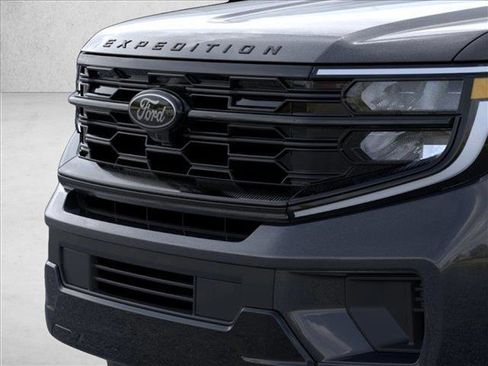 New 2026 Ford Expedition Platinum image 17