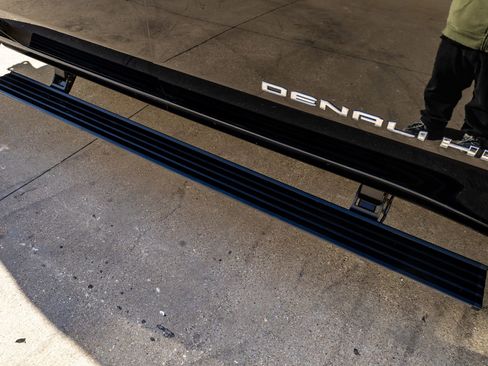 Used 2023 GMC Sierra 2500 Denali w/ Denali Black Diamond Edition image 39