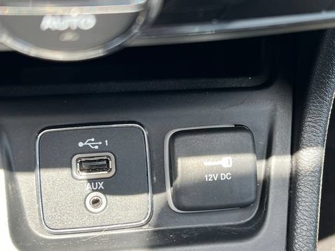 Used 2019 Jeep Cherokee Limited FWD image 6