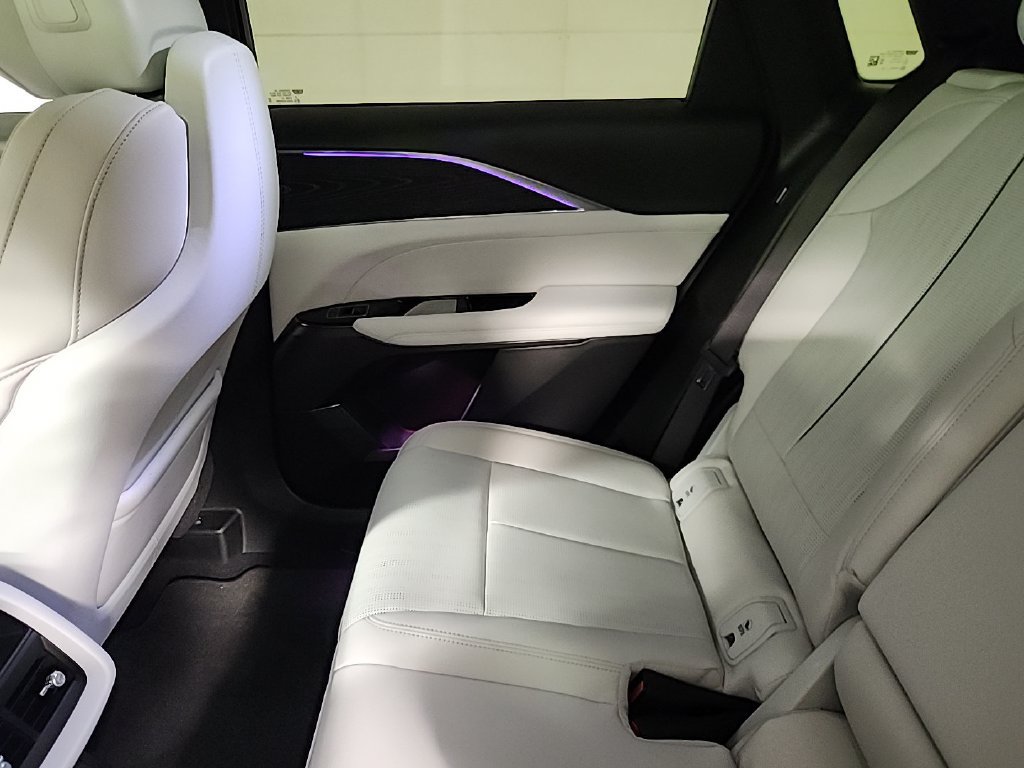 Used 2024 Cadillac Lyriq Luxury RWD image 12
