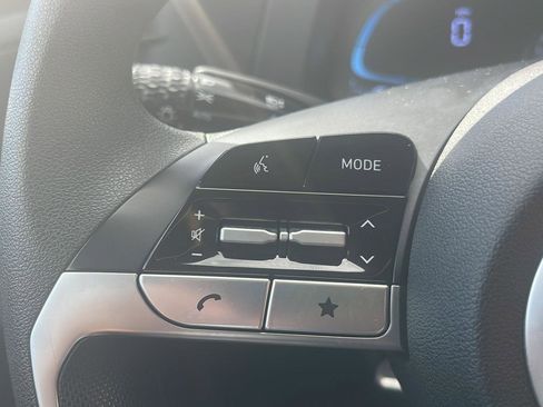 Certified 2025 Hyundai Elantra SE FWD image 22