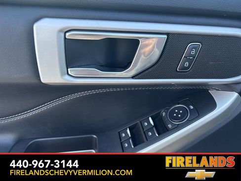 Used 2022 Ford Explorer XLT image 14
