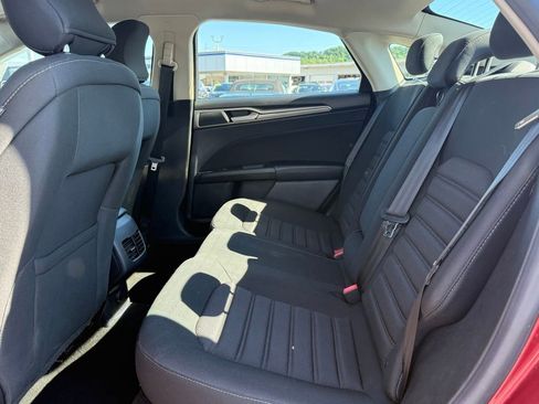 Used 2019 Ford Fusion SE FWD image 23