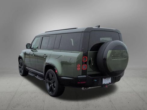 New 2026 Land Rover Defender 130 X-Dynamic SE image 4