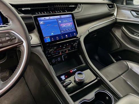 Used 2024 Jeep Grand Cherokee L Limited w/ Luxury Tech Group II image 26