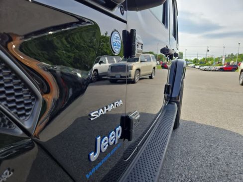 Used 2023 Jeep Wrangler Unlimited Sahara w/ Cold Weather Group AWD/4WD image 15