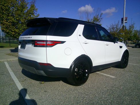 Used 2018 Land Rover Discovery HSE image 29
