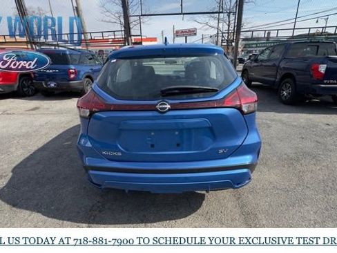 Used 2024 Nissan Kicks SV image 3