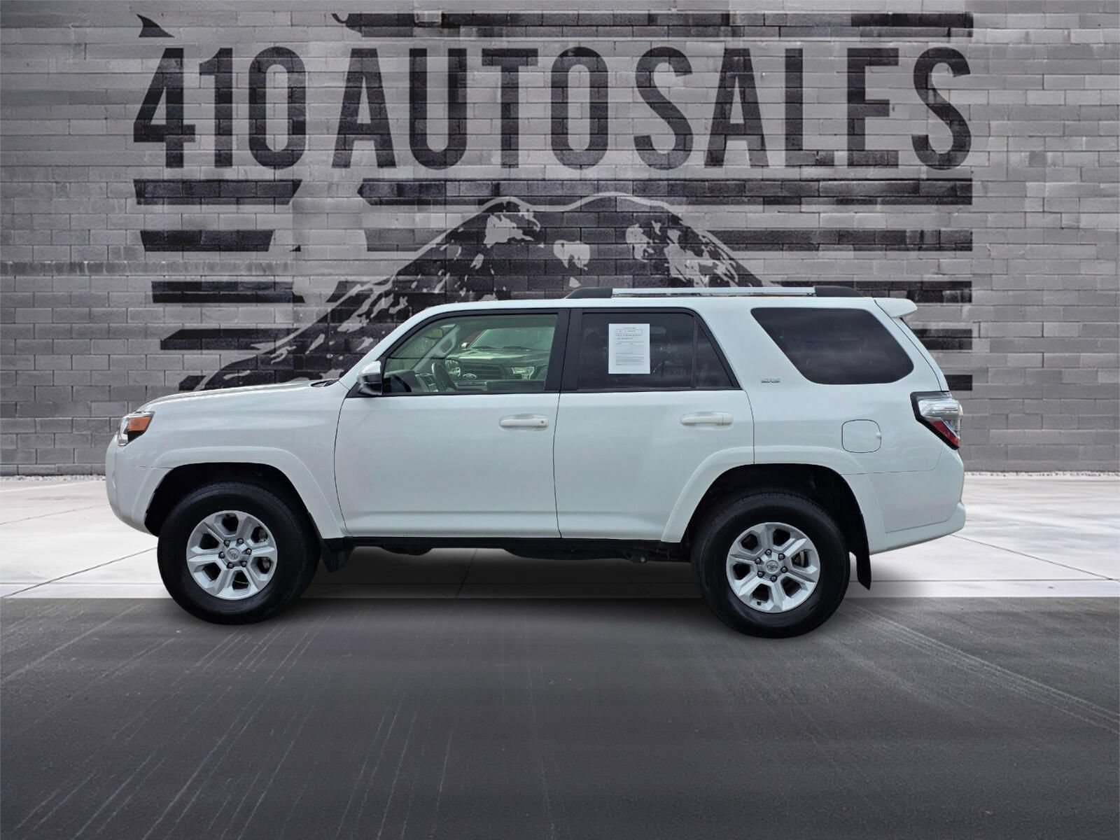 Used 2024 Toyota 4Runner SR5 AWD/4WD image 7