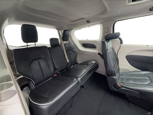 Used 2022 Chrysler Pacifica Limited FWD image 27