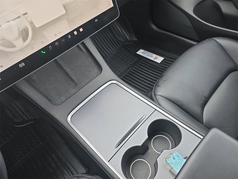 Used 2022 Tesla Model 3 image 25
