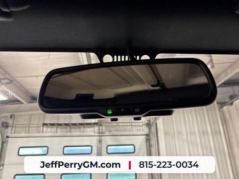 Used 2018 Jeep Wrangler Unlimited Sahara w/ Connectivity Group AWD/4WD image 19