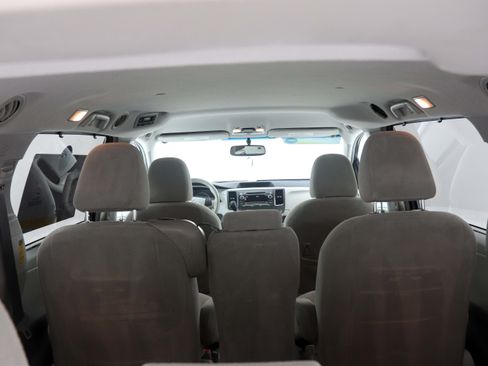 Used 2014 Toyota Sienna LE FWD image 13