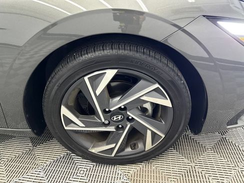 Used 2025 Hyundai Elantra Limited FWD image 13