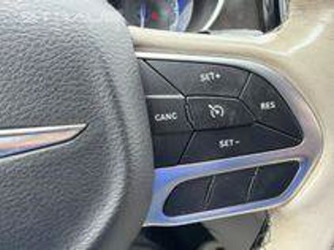 Used 2019 Chrysler Pacifica Limited FWD image 14