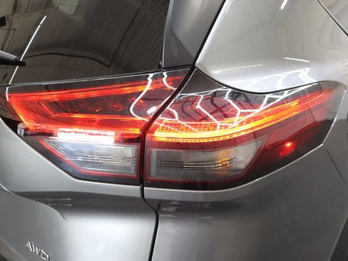 Used 2023 Nissan Rogue S AWD/4WD image 30