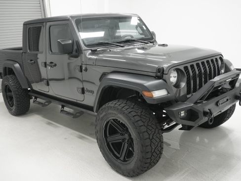 Used 2020 Jeep Gladiator Sport w/ Quick Order Package 24S AWD/4WD image 3