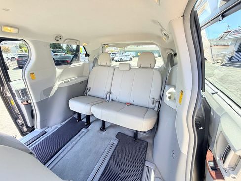 Used 2014 Toyota Sienna XLE AWD/4WD image 23
