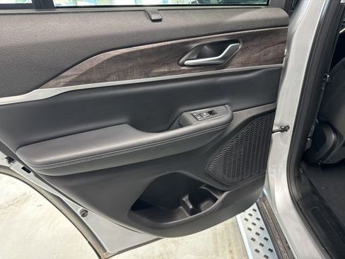 Used 2023 Jeep Grand Cherokee Limited w/ Luxury Tech Group II image 23