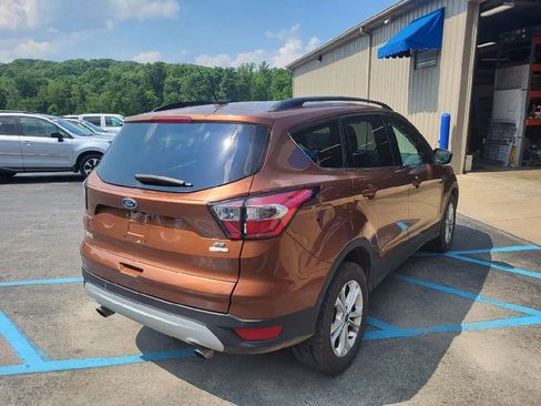 Used 2017 Ford Escape SE w/ Equipment Group 201A FWD image 3