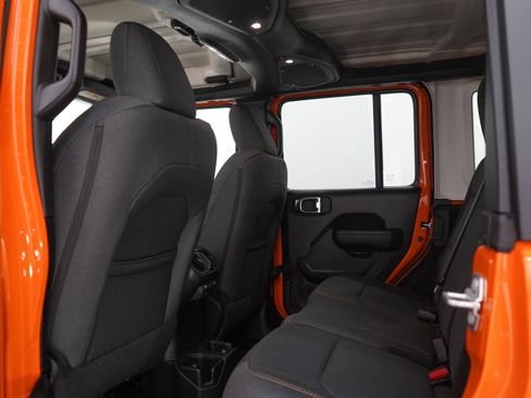 Used 2025 Jeep Wrangler Unlimited Sport AWD/4WD image 17
