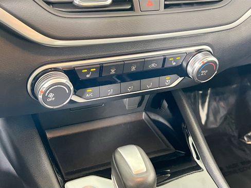 Used 2021 Nissan Altima 2.5 SV w/ SV Premium Package image 15