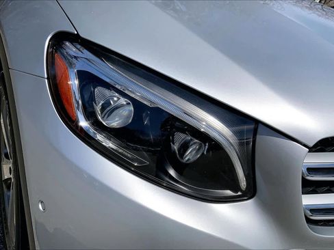 Used 2019 Mercedes-Benz GLC 300 4MATIC image 27