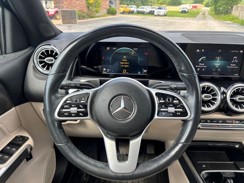 Used 2020 Mercedes-Benz GLB 250 4MATIC image 10