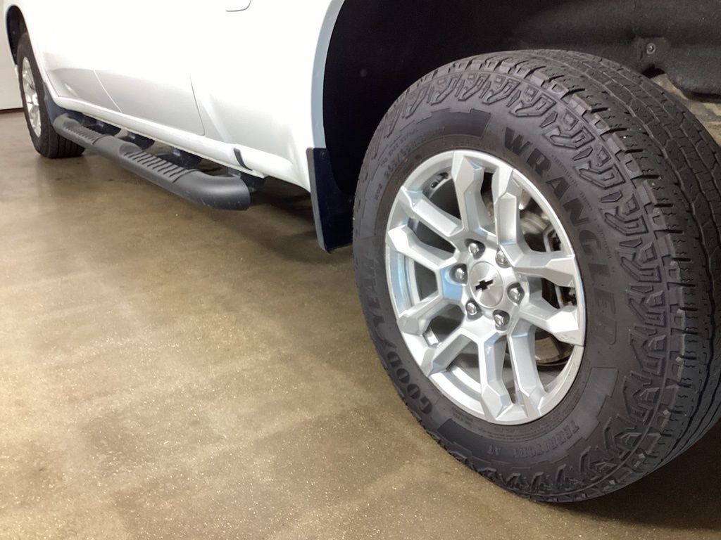 Used 2023 Chevrolet Silverado 1500 RST AWD/4WD image 15