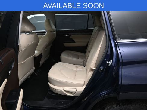 Used 2022 Toyota Highlander Limited AWD/4WD image 30