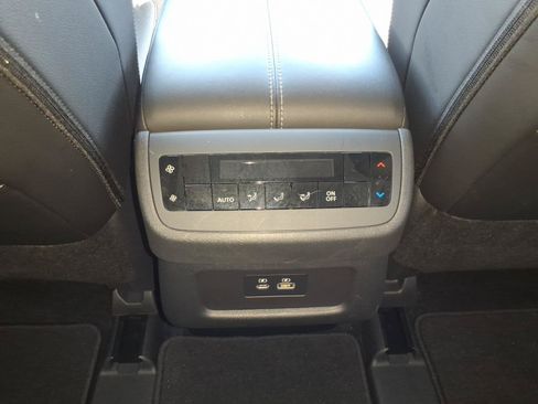 Used 2024 Nissan Pathfinder SL AWD/4WD image 11
