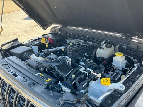 Used 2024 Jeep Gladiator Sport image 23