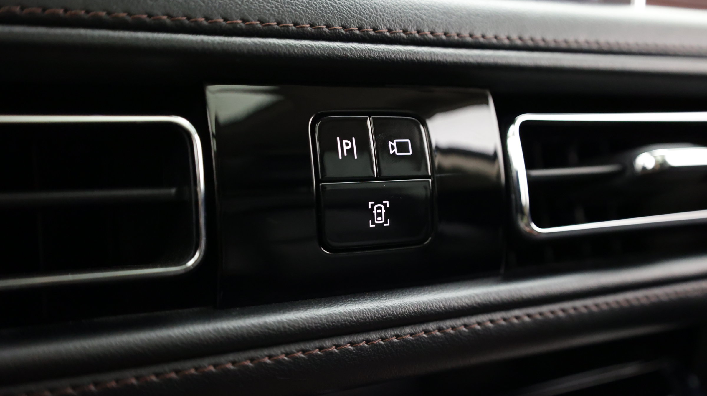 Used 2022 Lincoln Aviator Grand Touring w/ Equipment Group 301A AWD/4WD image 33