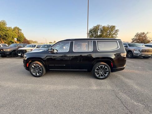 Used 2023 Jeep Grand Wagoneer Series III AWD/4WD image 9