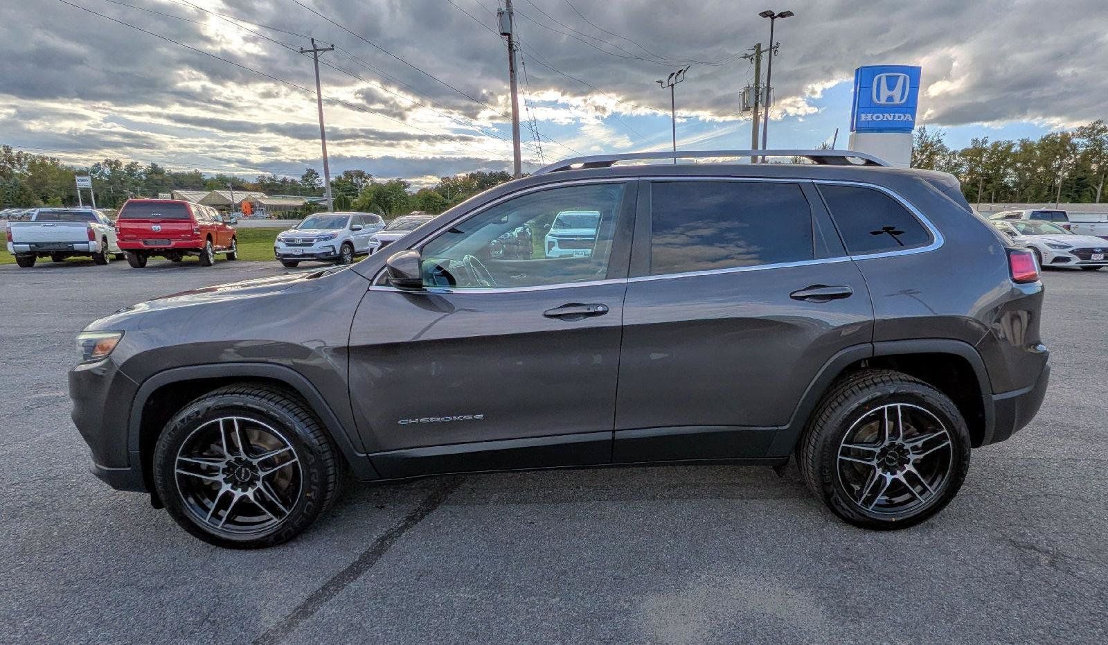 Used 2020 Jeep Cherokee Limited FWD image 6