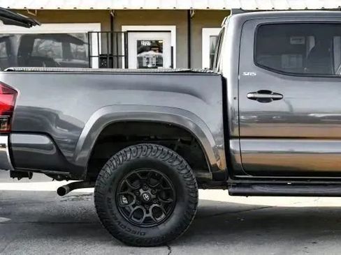 Used 2020 Toyota Tacoma SR5 image 12