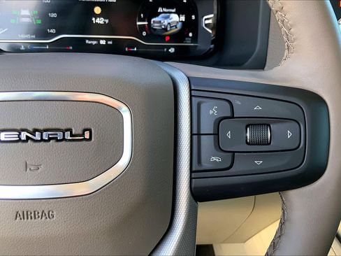 Used 2023 GMC Yukon Denali image 24