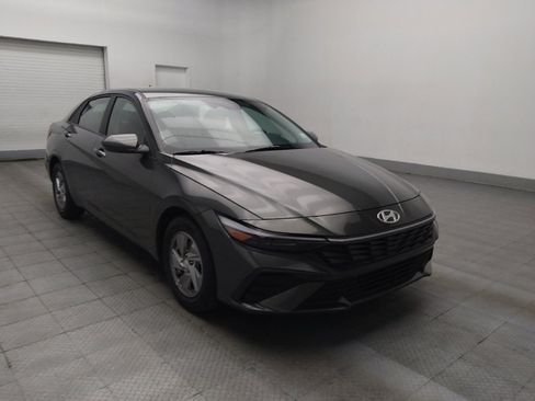 Used 2024 Hyundai Elantra SE FWD image 13