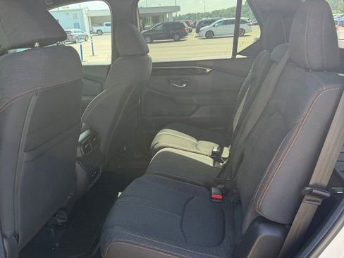 Used 2025 Honda Pilot Sport image 10