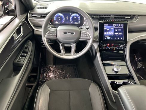 Used 2023 Jeep Grand Cherokee Altitude AWD/4WD image 21