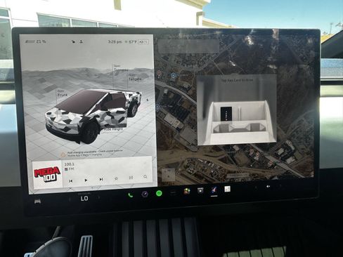 Used 2024 Tesla Cybertruck AWD Crew Cab image 13