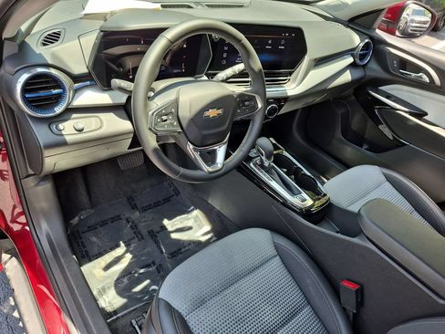 Used 2025 Chevrolet Trax LT w/ LT Convenience Package FWD image 15
