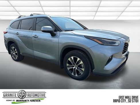 Used 2023 Toyota Highlander XLE AWD/4WD image 8