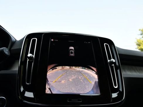 Certified 2024 Volvo XC40 B5 Core AWD/4WD image 13