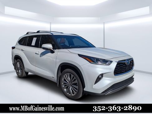 Used 2023 Toyota Highlander Platinum image 1
