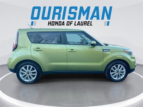 Used 2017 Kia Soul + image 9