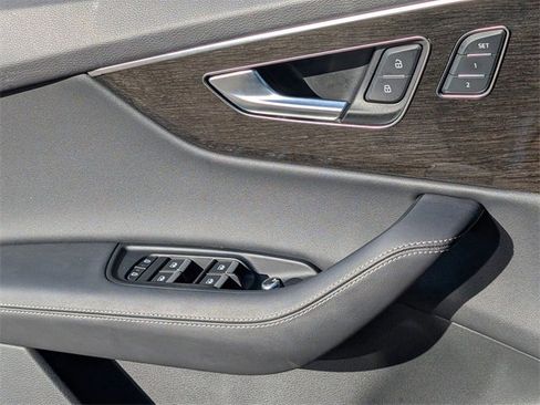 Used 2025 Audi Q7 Premium Plus image 23